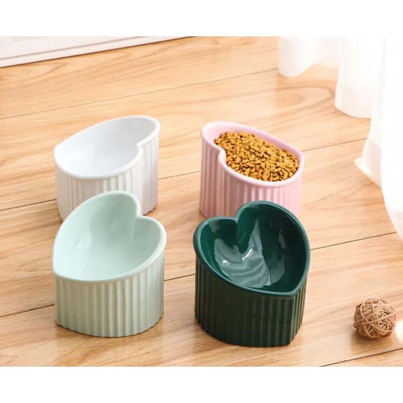 Ceramic Heart-Shaped Bowl for Dogs and Cats with Non-Slip Base