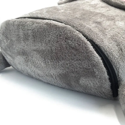 Cozy Sleeping Cape for Cats with Mouse Design - Soft and Comfortable for Your Cat