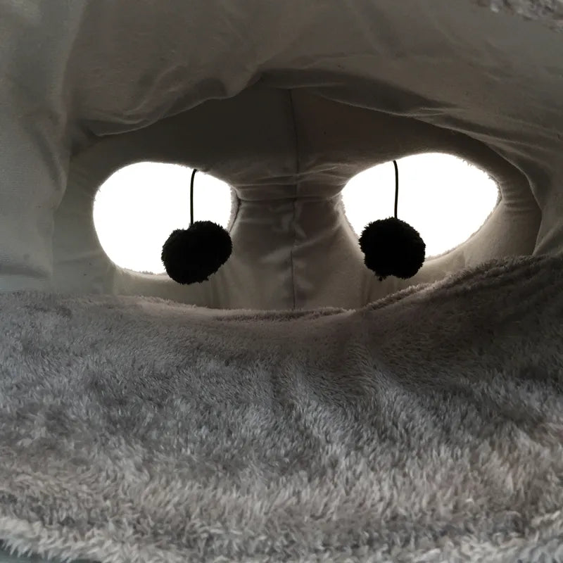 Cozy Sleeping Cape for Cats with Mouse Design - Soft and Comfortable for Your Cat