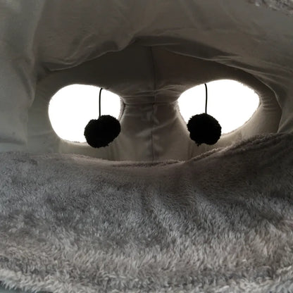 Cozy Sleeping Cape for Cats with Mouse Design - Soft and Comfortable for Your Cat