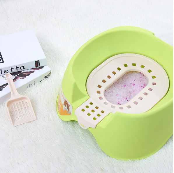 Litter Box with Scoop – Hygienic and Practical Plastic Litter Tray