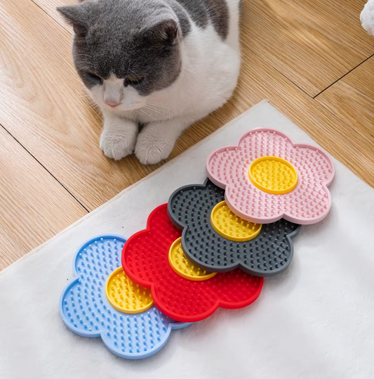 Flower-Shaped Lick Mat for Cats - Absorbent Slow Feeder to Soothe Coat Care