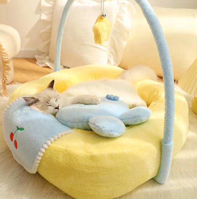 Cozy Duck-Shaped Bed for Cats - Plush Pet Bed for Relaxation and Comfort