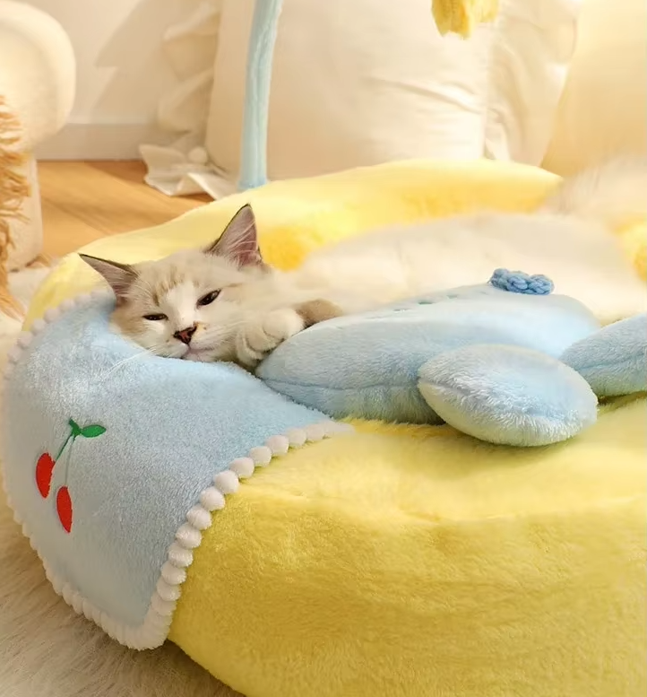Cozy Duck-Shaped Bed for Cats - Plush Pet Bed for Relaxation and Comfort