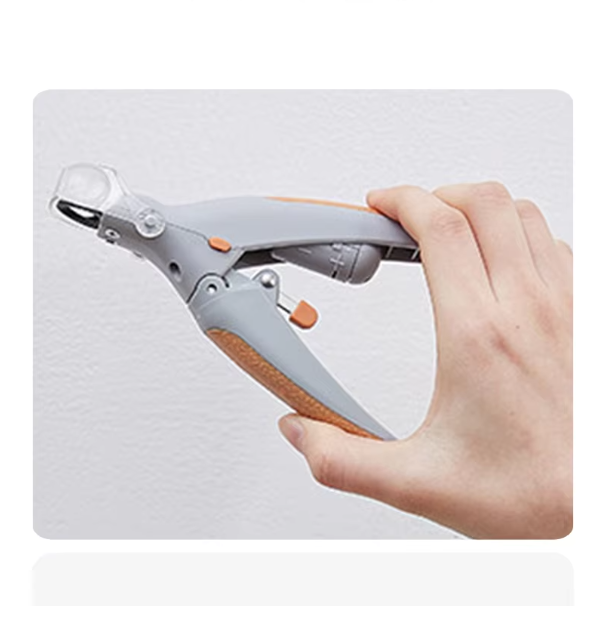 Pet Nail Clipper – Precise and Safe Nail Clipper with LED Magnifying Glass
