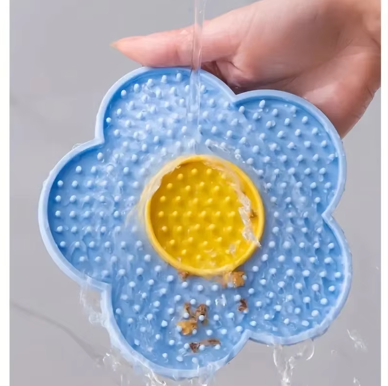 Flower-Shaped Lick Mat for Cats - Absorbent Slow Feeder to Soothe Coat Care