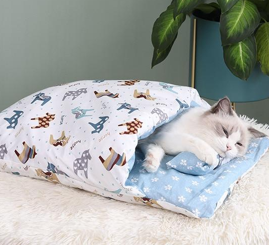 Cozy Sleeping Bag for Cats